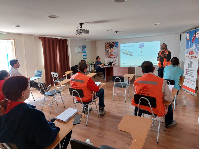 Capacitación del persona en estándares de trabajo en altura