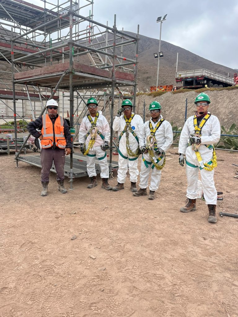 Capacitación práctica de montaje y desmontaje de andamios